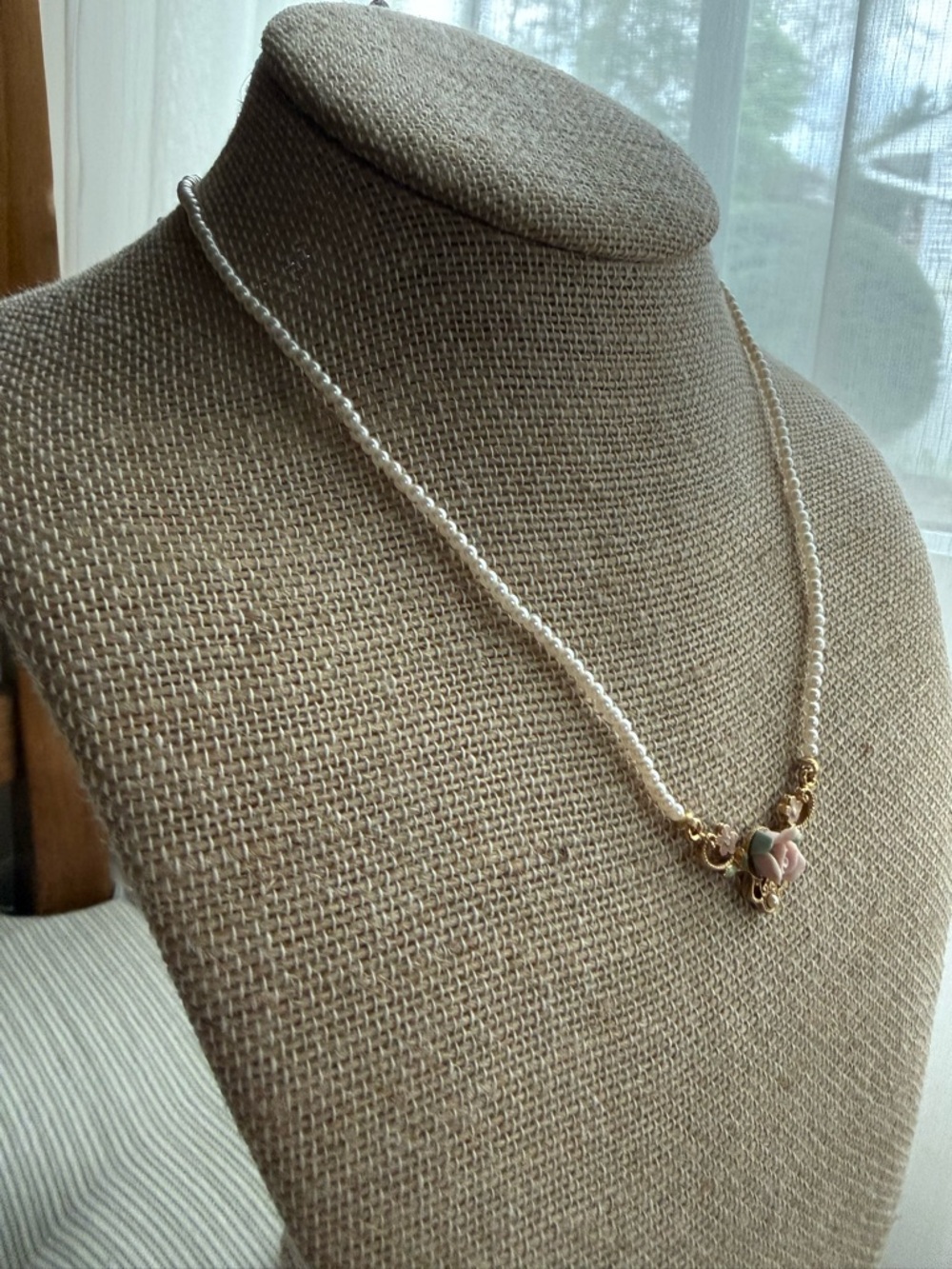1928 Faux Pearl Dainty Necklace with Pink Rose Ceramic Pendant Victorian Revival - Picture 8 of 10